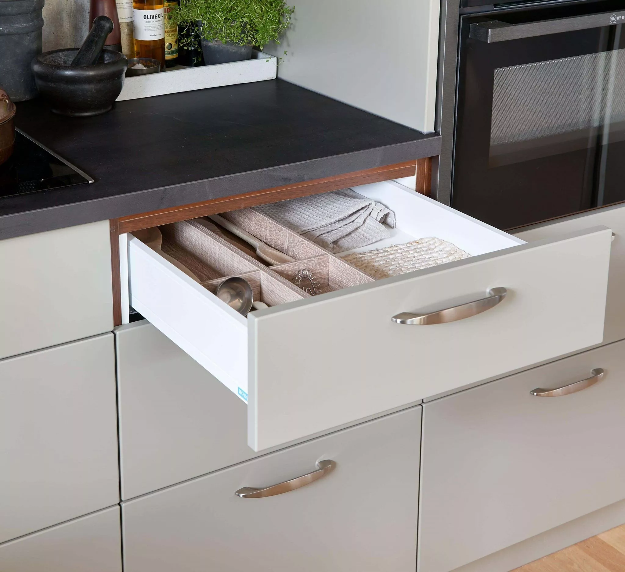 Handtag till köksluckor och kökslådor.